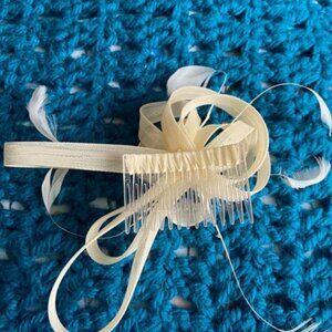 Cream/ivory fascinator